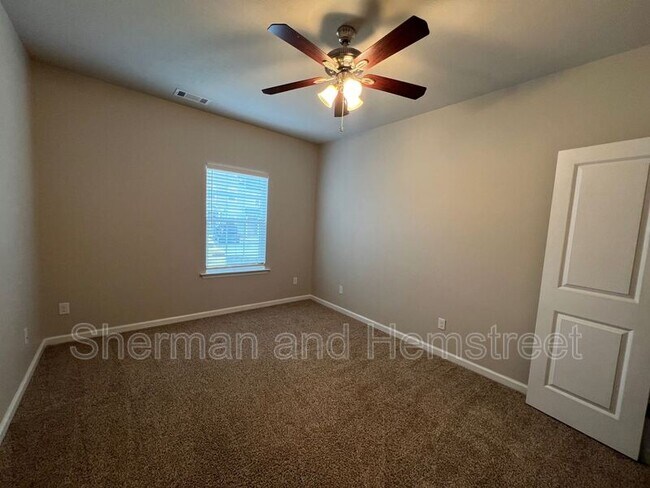 Building Photo - 645 Dobhill Ln