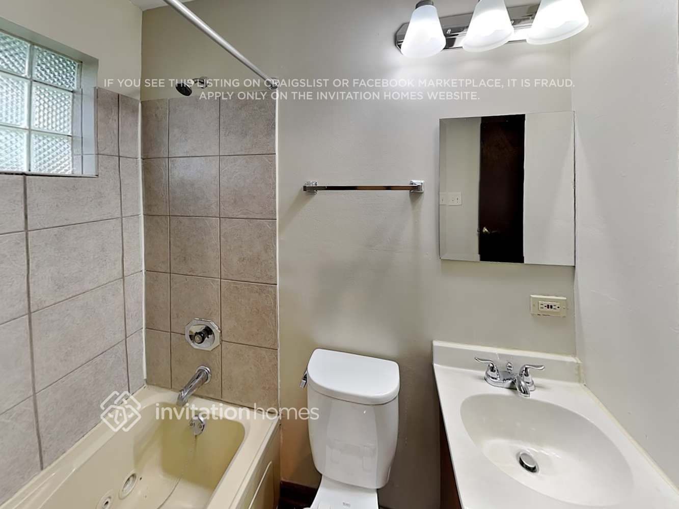 Building Photo - 16400 Sherwood Dr