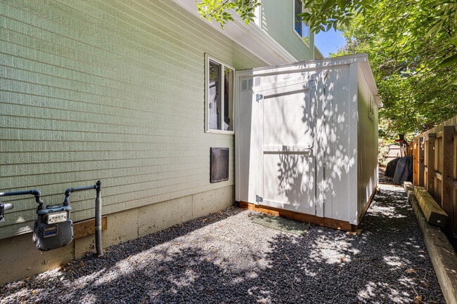 Building Photo - 1411 Quince Ave