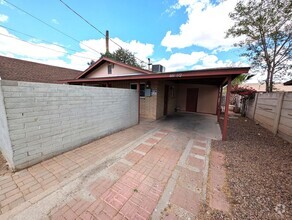 Building Photo - 2 Bedroom Home Near N Arizona Ave and E Ch...