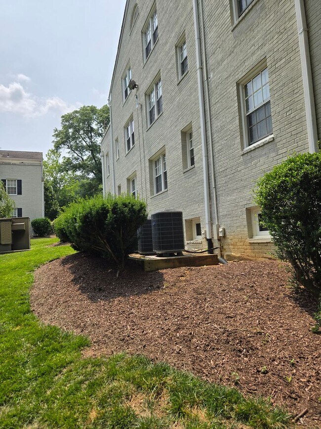 Building Photo - 808 S Arlington Mill Dr