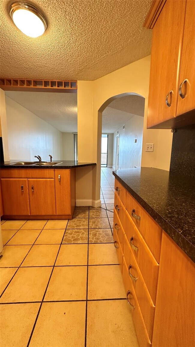 Building Photo - 118 Lake Emerald Dr