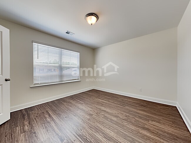 Building Photo - 404 Ronter Ct