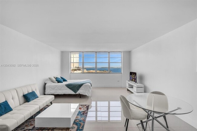 Building Photo - 801 Brickell Bay Dr