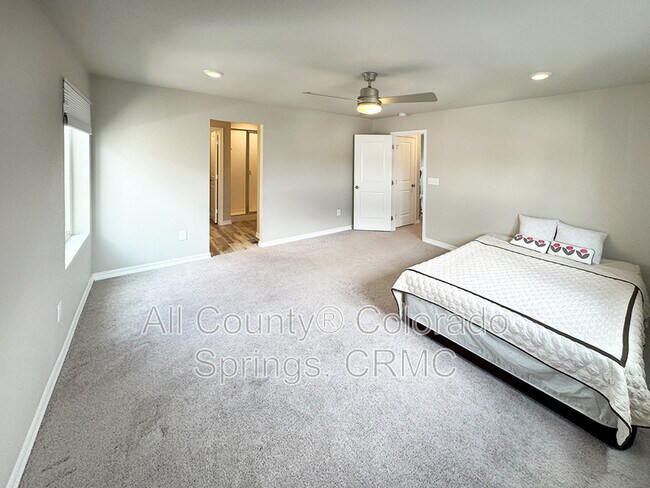 Building Photo - 5975 Mumford Dr.