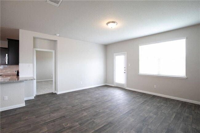 Building Photo - 505 Naset Dr