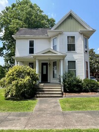 Building Photo - Beautiful historic home