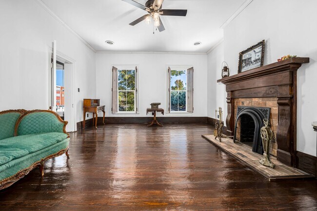 Building Photo - 120 S Cherokee St