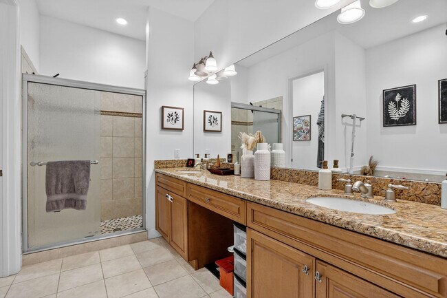 Building Photo - 6012 NW 116th Dr