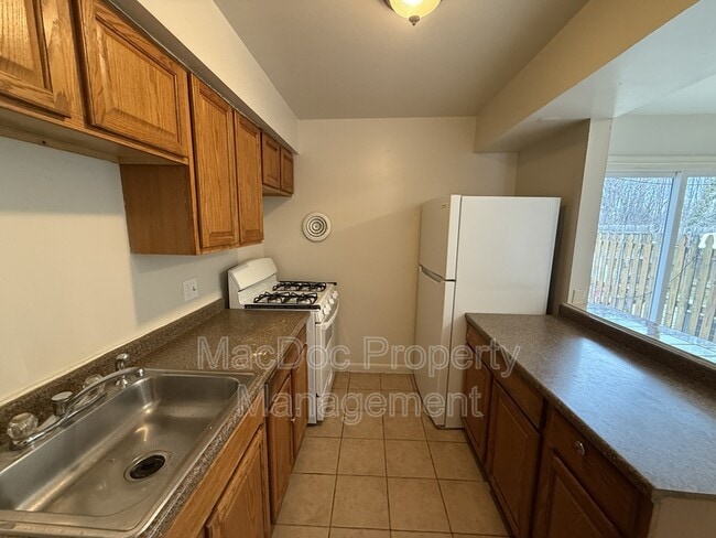 Building Photo - 3456 Beale Ct