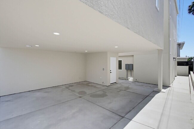 Building Photo - Breathtaking Bay Views & Large Private Deck - Walking Distance To Mission Bay