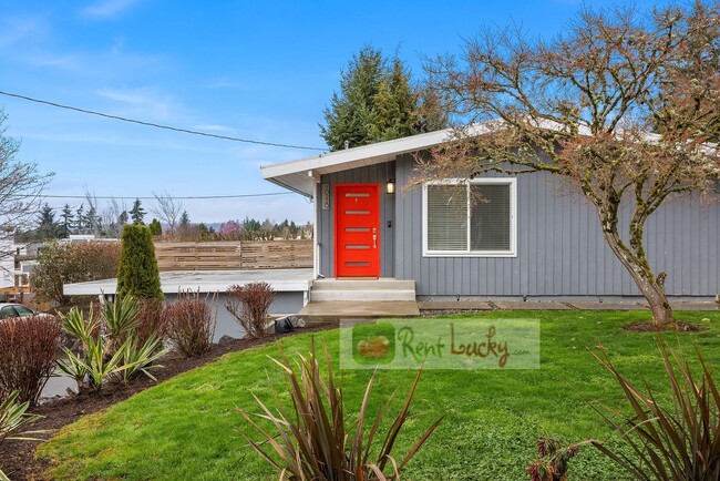 Building Photo - VIEWS, VIEWS, VIEWS!! Stunning & LARGE 4-B...