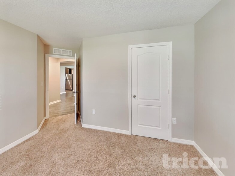 Building Photo - 449 Kensington View Dr