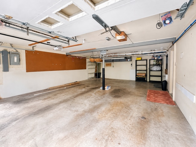 Building Photo - 9205 Whitegate Ct