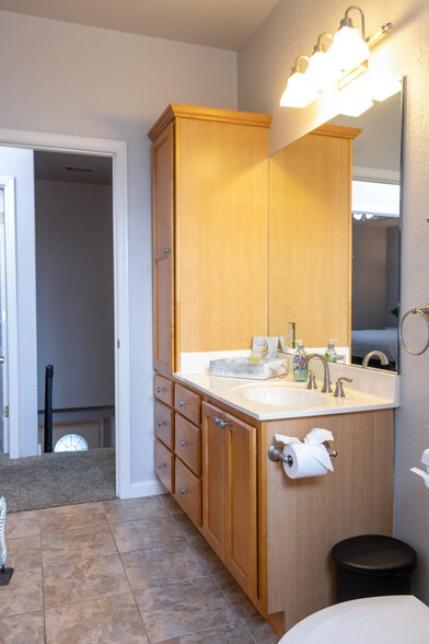 Bathroom - Upstairs - 118 Pretti Pt