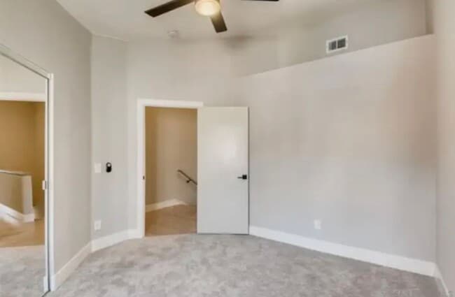 Building Photo - $3,700 - 3 Bed / 2.5 Bath Upgraded Townhome in The Knolls Community