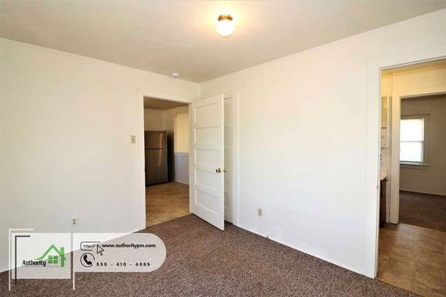 Building Photo - 1825 Grand Coulee Blvd