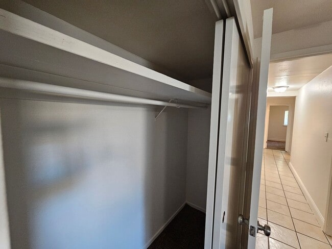 Building Photo - Franklin Triplex - Golden Dev