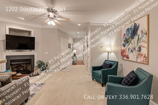 Building Photo - 1202 Southlake Ct