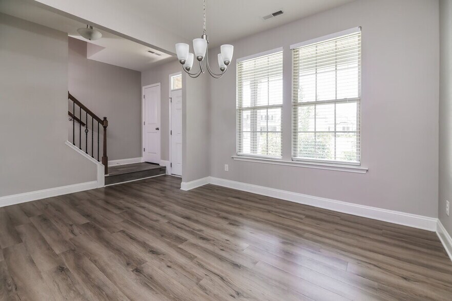 Building Photo - 504 Willow Breeze Ct
