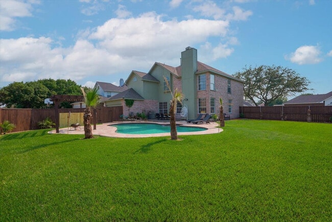 Building Photo - 7402 Brookhaven Dr