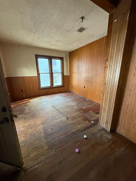 Building Photo - 989 W Packard St