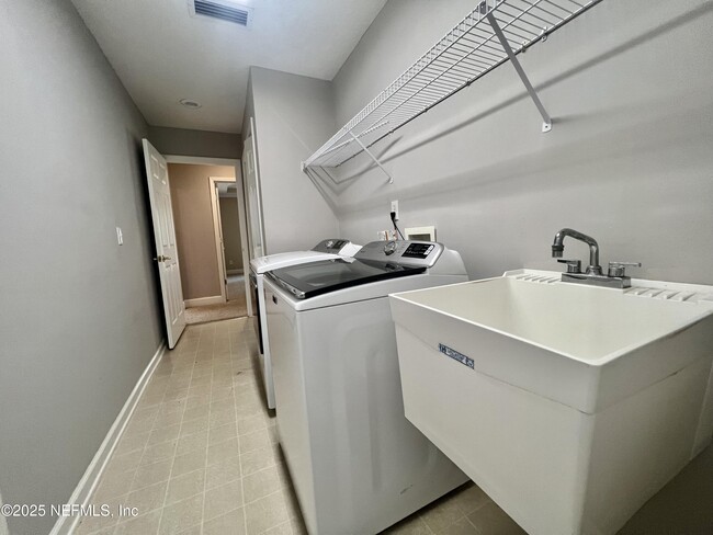 Building Photo - 2284 Emilys Way