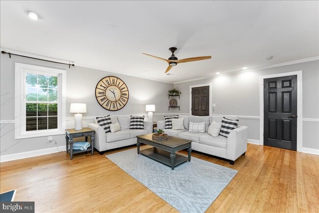 Primary Photo - 67 Lownes Ln