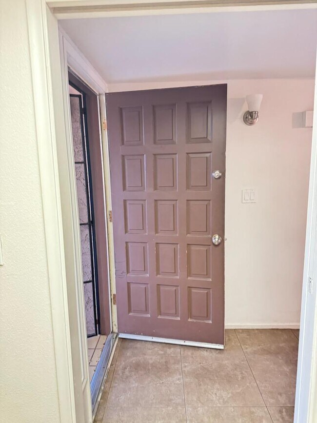 Building Photo - 5126 E Monte Vista Rd