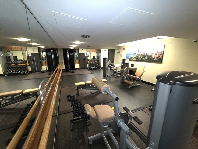 Building Photo - 345 N La Salle Dr