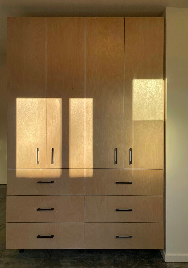 Building Photo - 1614 6th Ave