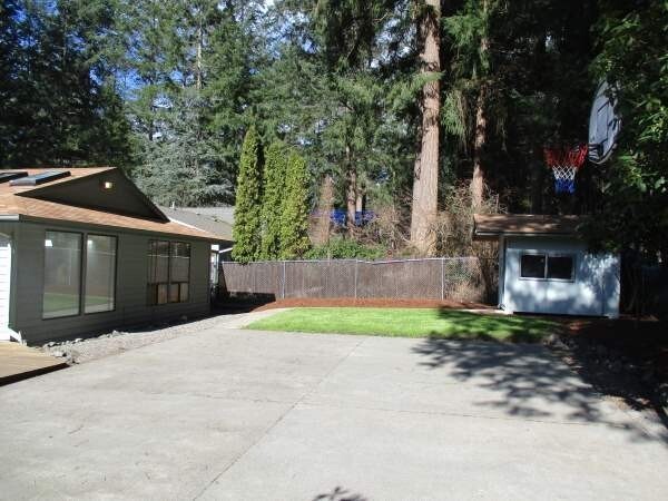 Building Photo - Wonderful 3 Bedroom Rambler in West Park E...