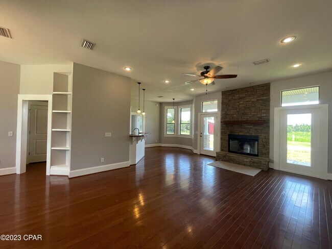 Building Photo - 9137 Eloise Ln