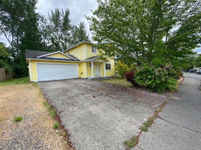 Building Photo - Quiet 3-Bed, 2.5-Bath Home with Large Backyard and Pet Friendly