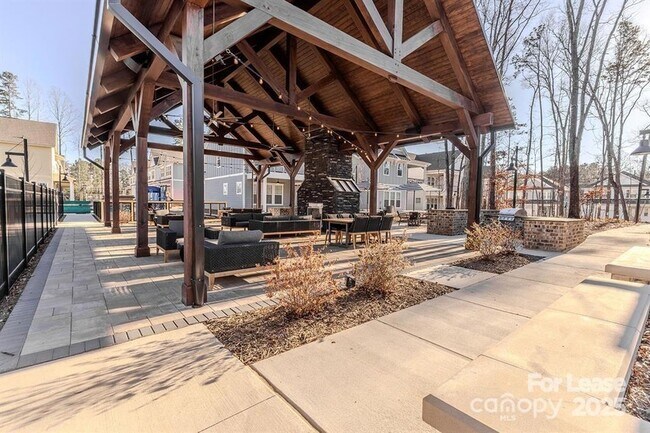 Building Photo - 3110 Doe River Wy