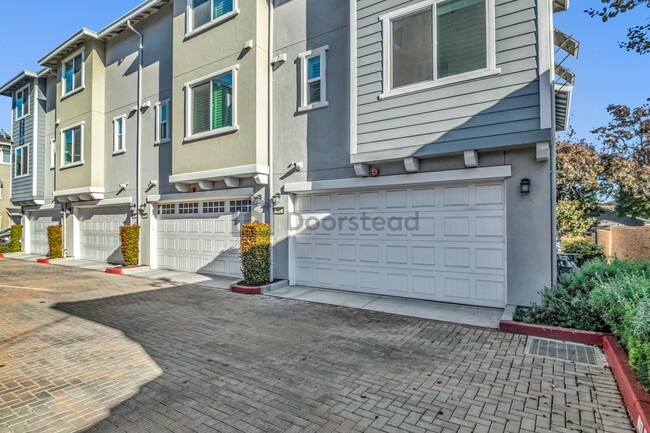 Building Photo - 968 Almaden Ln