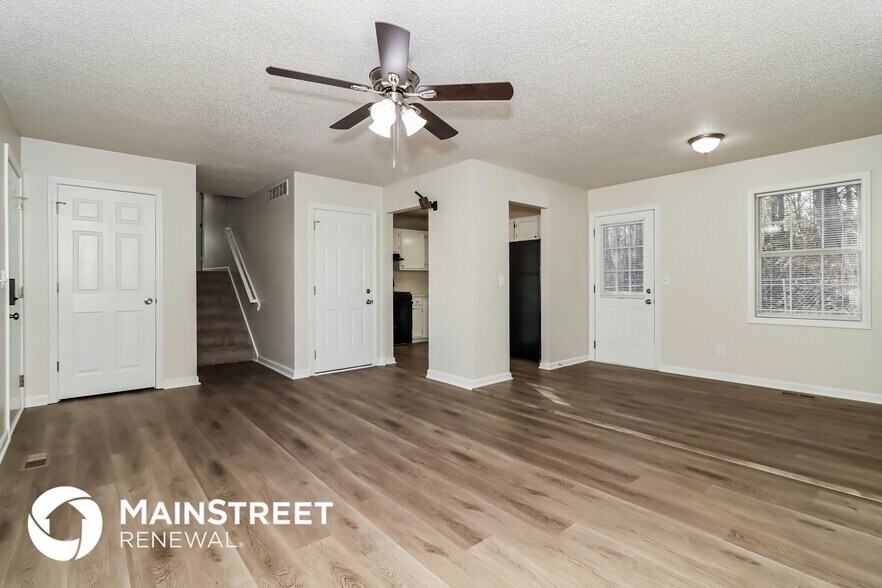 Building Photo - 211 Hampton Dr