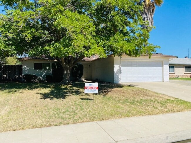 Primary Photo - $2,100 Fowler & Ashlan, 3 Bedroom Home - C...