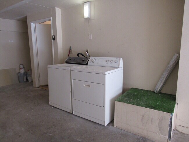 Building Photo - 5145 Yarmouth Ave