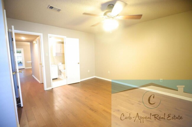 Building Photo - 2725-C Greenbriar Drive