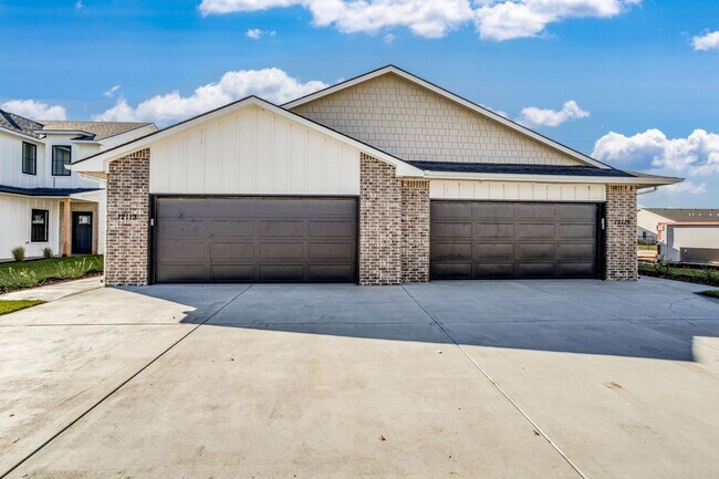 Building Photo - 4304 N Sandplum St