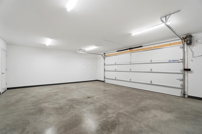 Building Photo - 33 N Blacksmith Ln