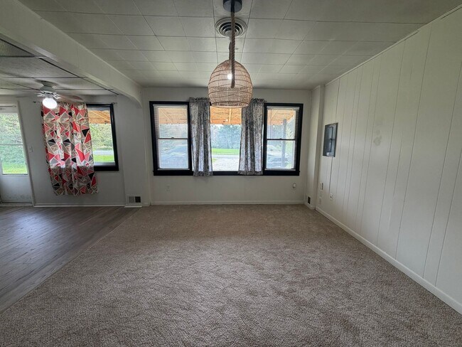 Building Photo - Adorable Home in Lowell School District