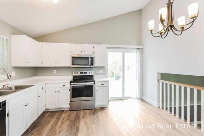 Building Photo - 11630 Kendall Cir