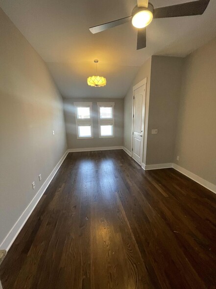 Building Photo - 1213A Tremont Ave