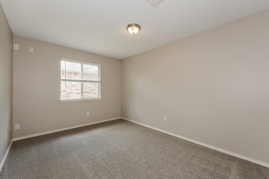 Building Photo - 2029 Wildwood Dr