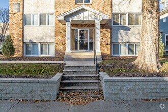 Building Photo - 2420 Dupont