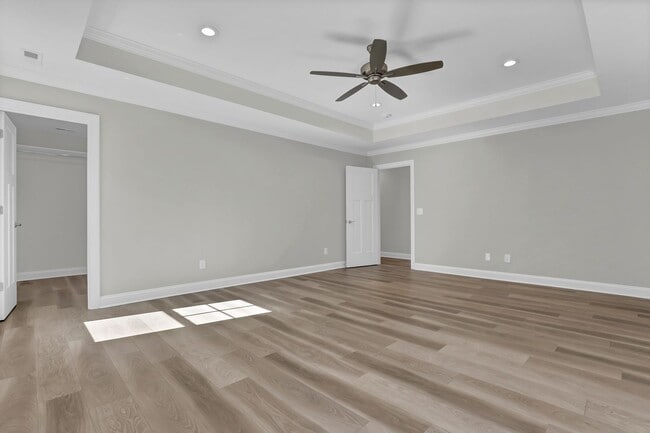 Building Photo - 4 bedroom, 3.5 bath Hampstead home in Sanc...