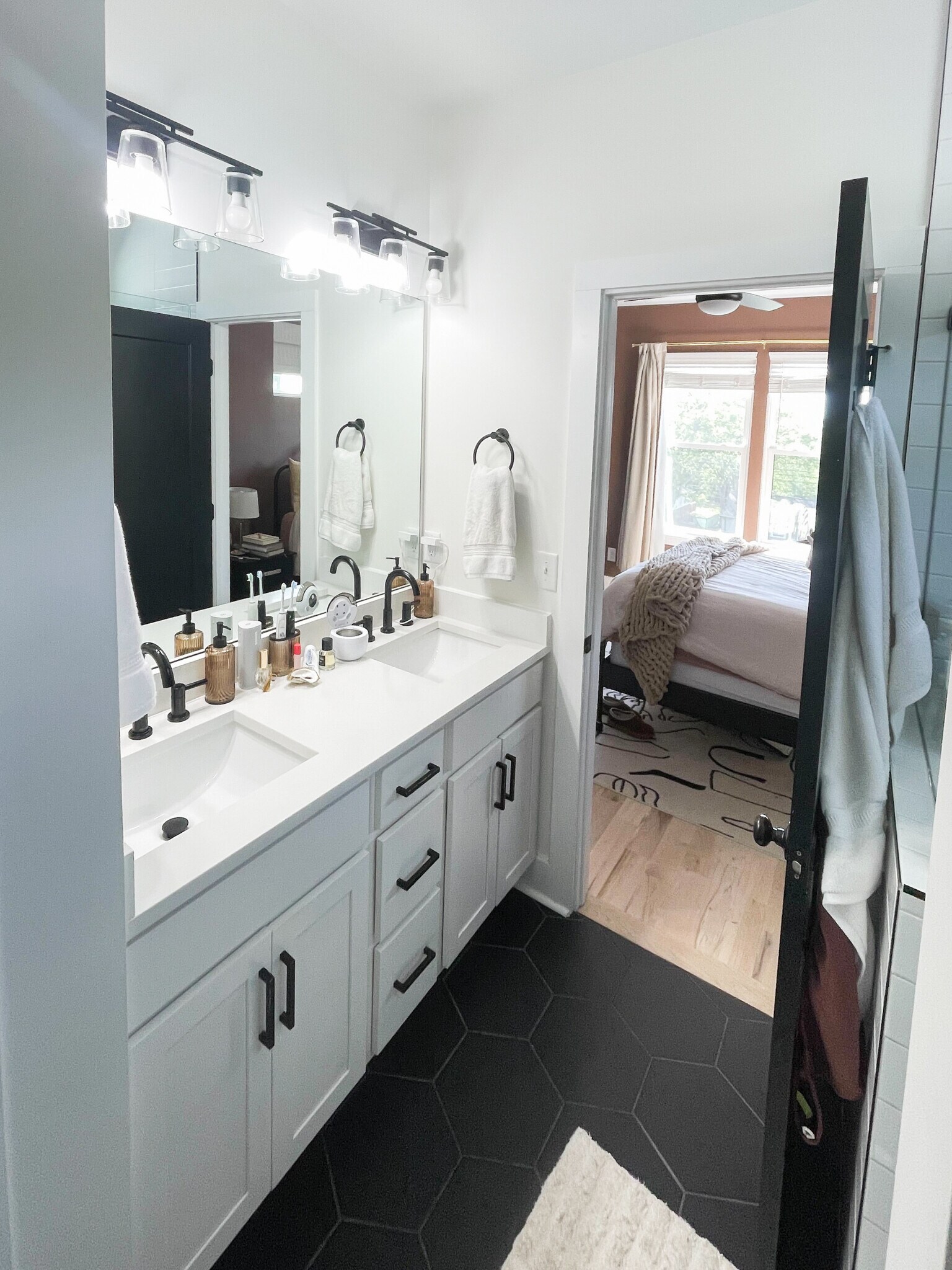 Building Photo - 3051 Hillside Rd