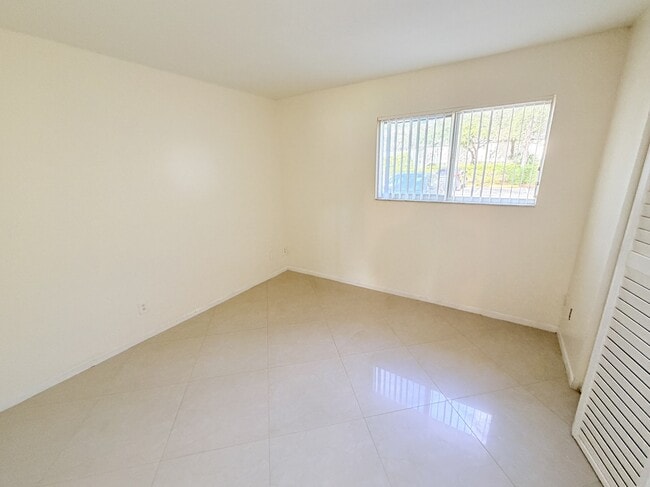 Building Photo - 3445 NW 44th St